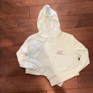 cute vineyard vines top!